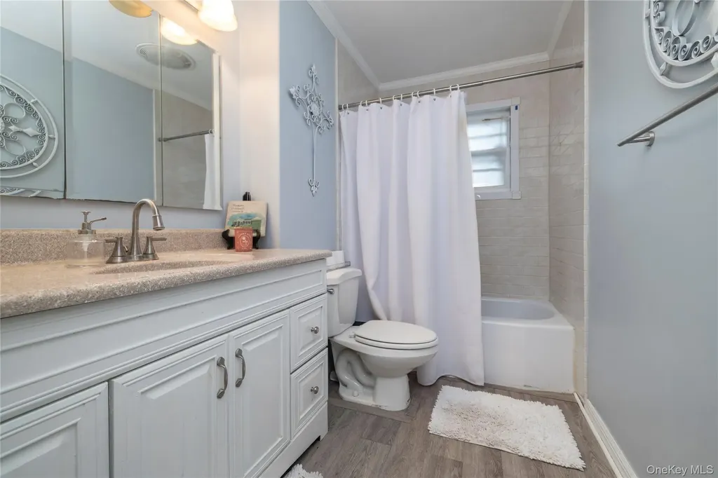 1 Hillcrest Place Locust Valley NY 11560
