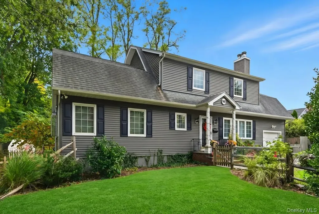 1 Hillcrest Place Locust Valley NY 11560
