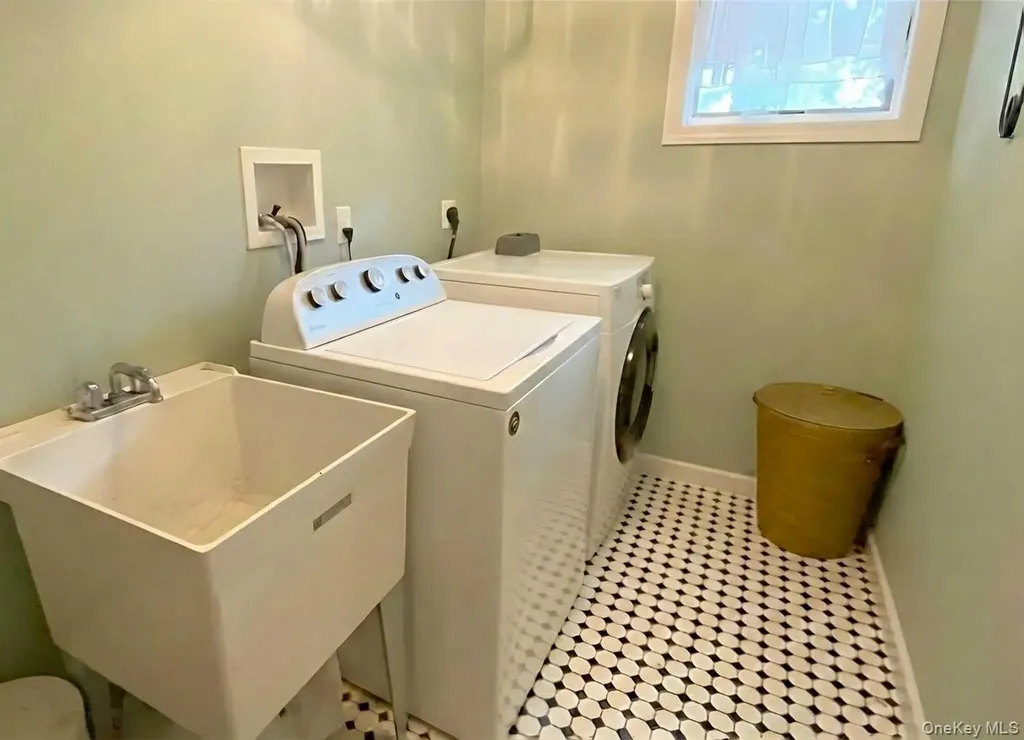 1 Hillcrest Place Locust Valley NY 11560