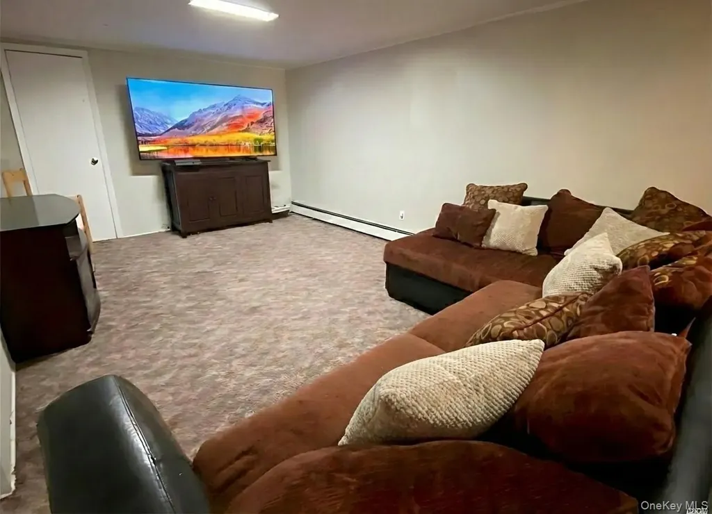 1 Hillcrest Place Locust Valley NY 11560