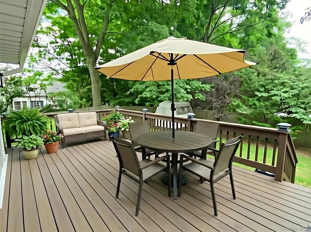 1 Hillcrest Place Locust Valley NY 11560
