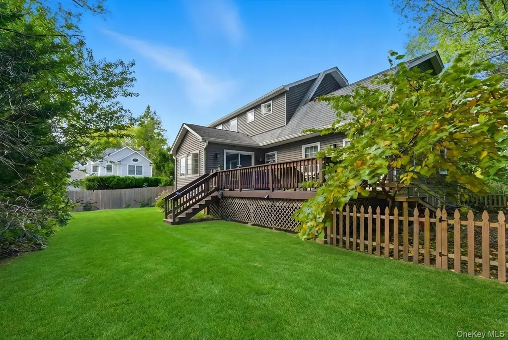 1 Hillcrest Place Locust Valley NY 11560