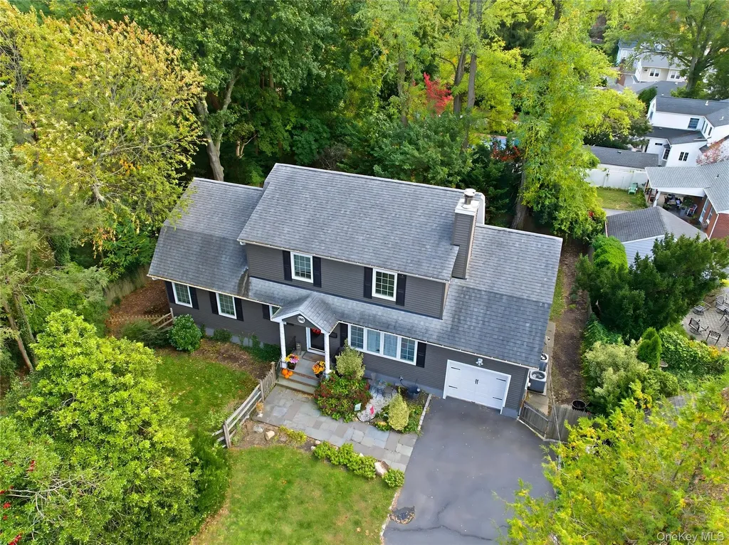 1 Hillcrest Place Locust Valley NY 11560