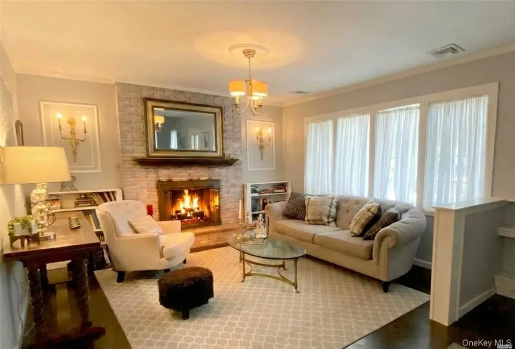 1 Hillcrest Place Locust Valley NY 11560