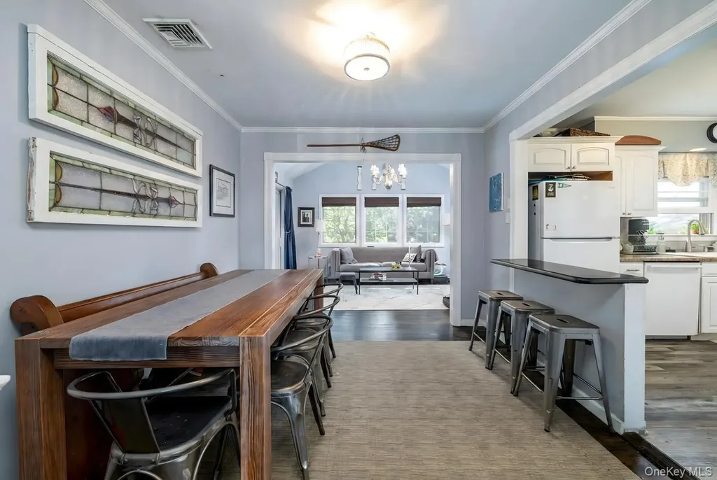 1 Hillcrest Place Locust Valley NY 11560