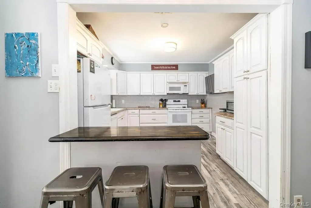 1 Hillcrest Place Locust Valley NY 11560