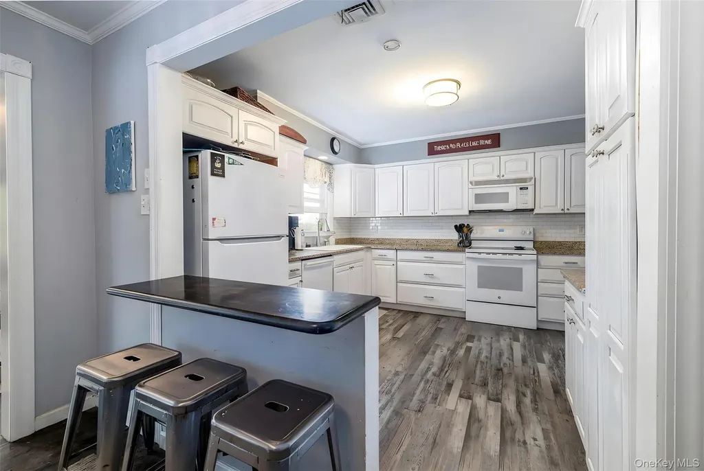 1 Hillcrest Place Locust Valley NY 11560