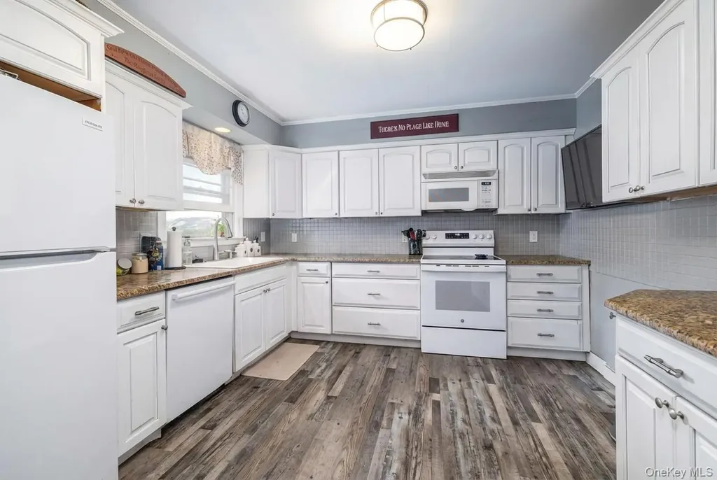1 Hillcrest Place Locust Valley NY 11560