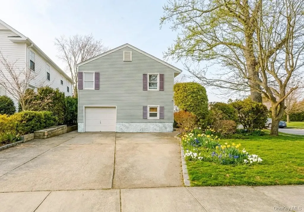 160 Sackville Road Garden City NY 11530