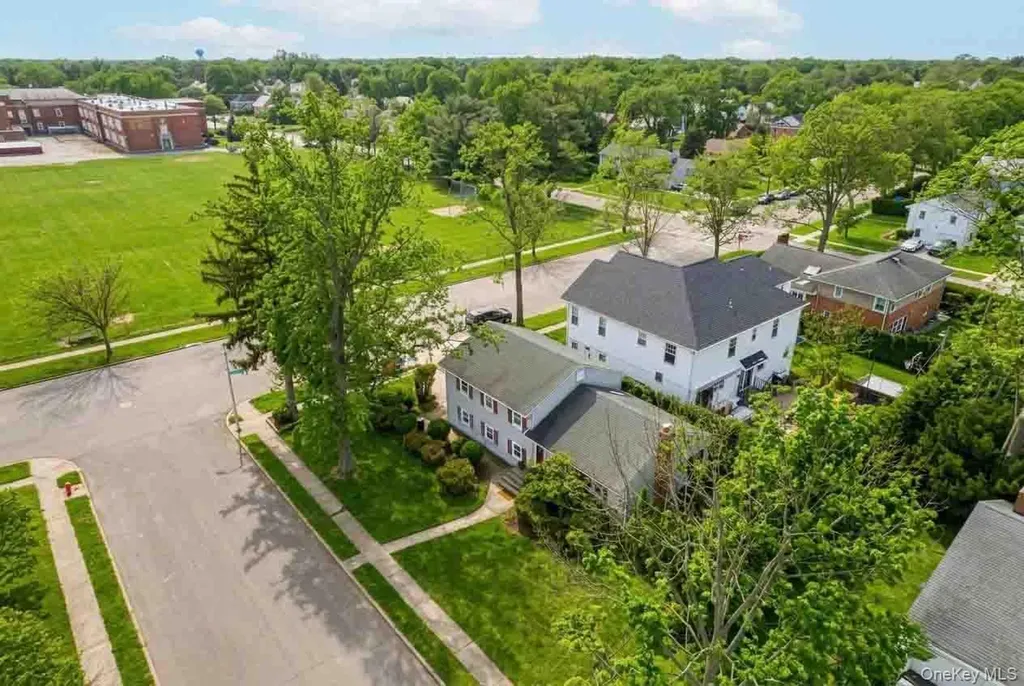 160 Sackville Road Garden City NY 11530
