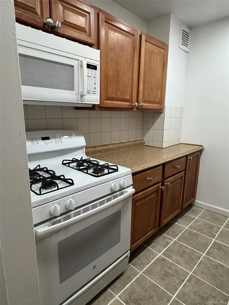 30 Cole S Spring Valley NY 10977