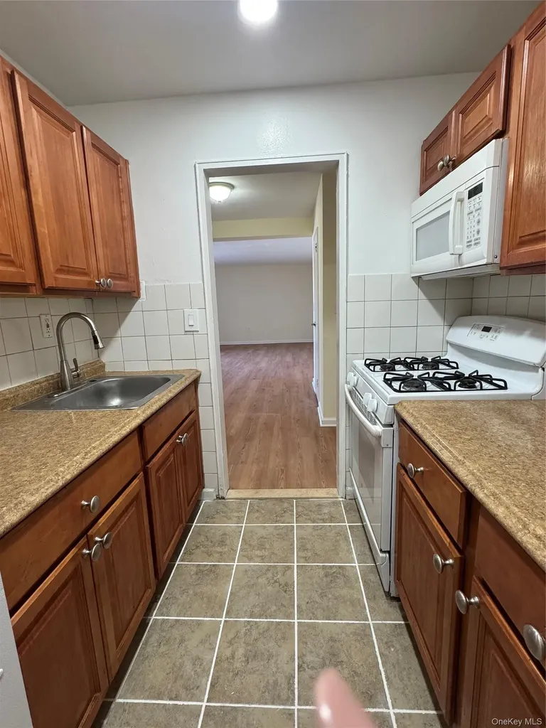 30 Cole S Spring Valley NY 10977