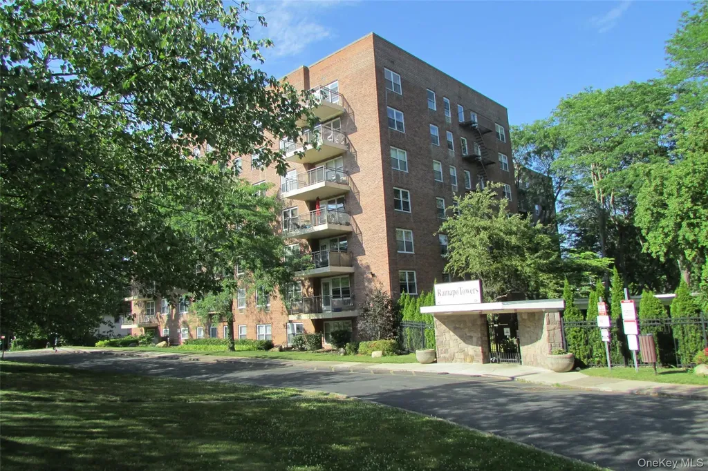 30 Cole S Spring Valley NY 10977