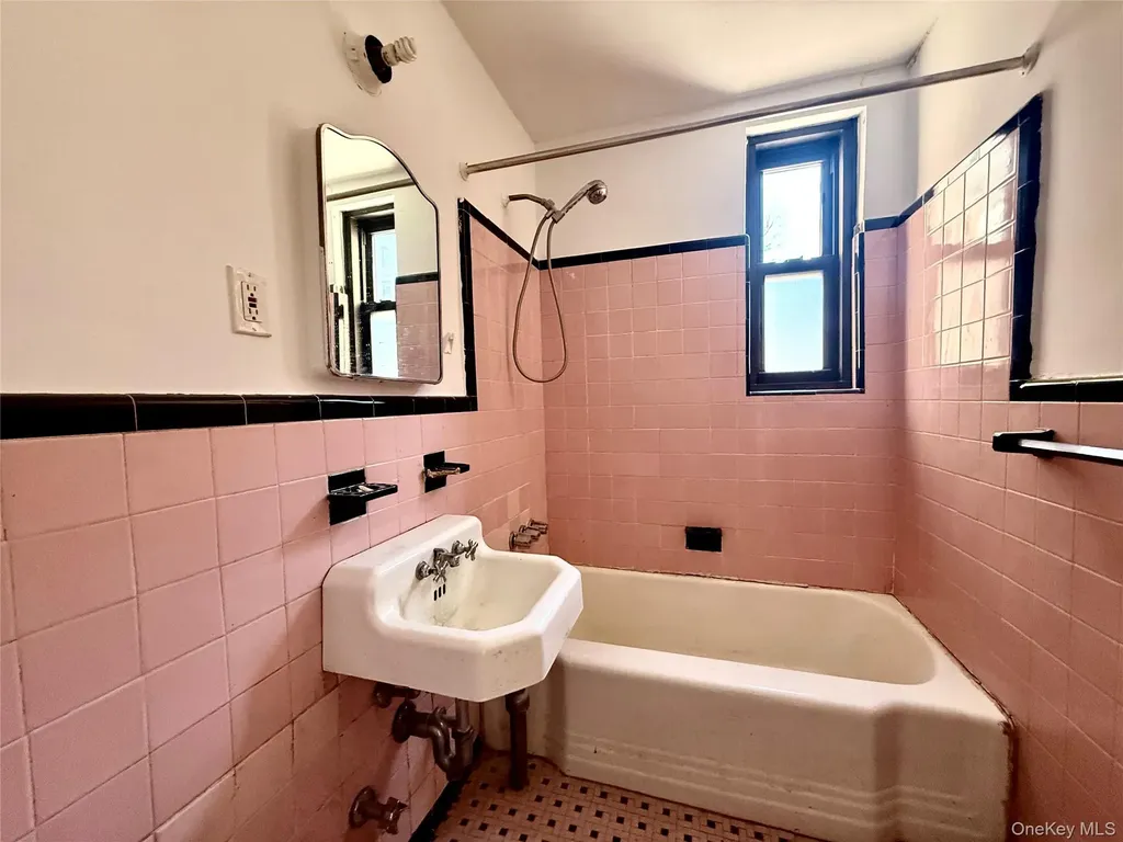 112-50 Northern Boulevard Corona NY 11368