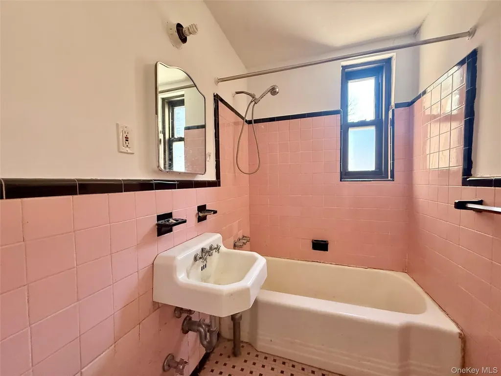 112-50 Northern Boulevard Corona NY 11368