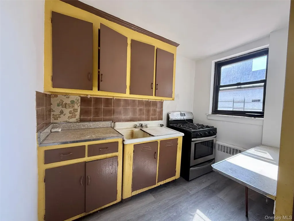 112-50 Northern Boulevard Corona NY 11368