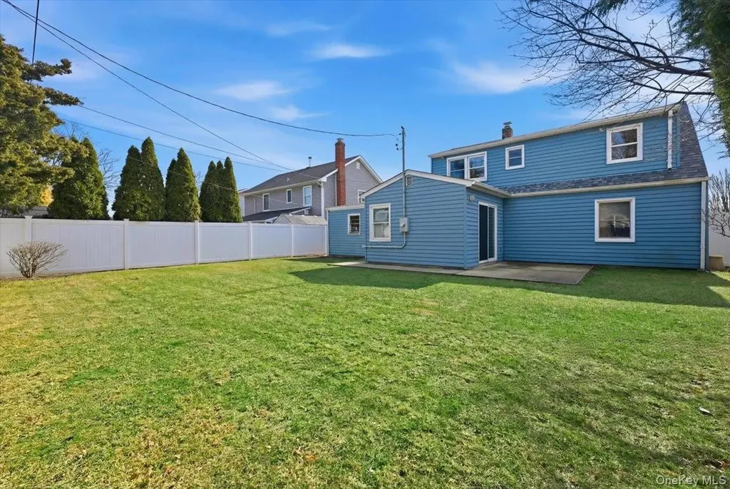 25 Peacock Lane Levittown NY 11756