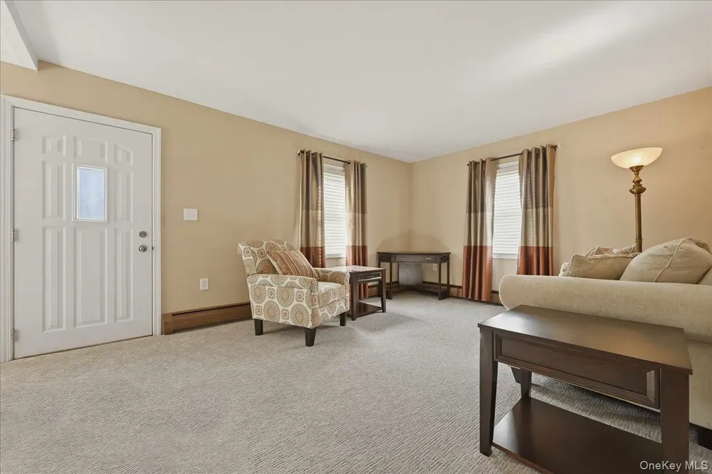 25 Peacock Lane Levittown NY 11756