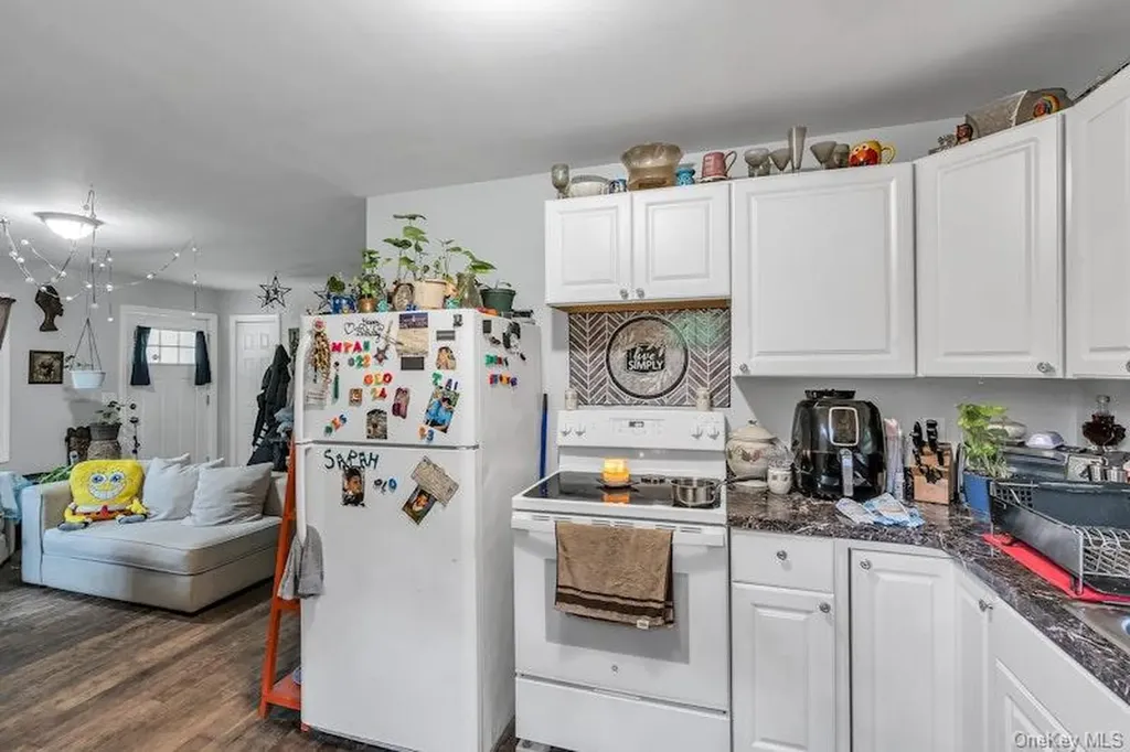 13 Carr Lane Medford NY 11763
