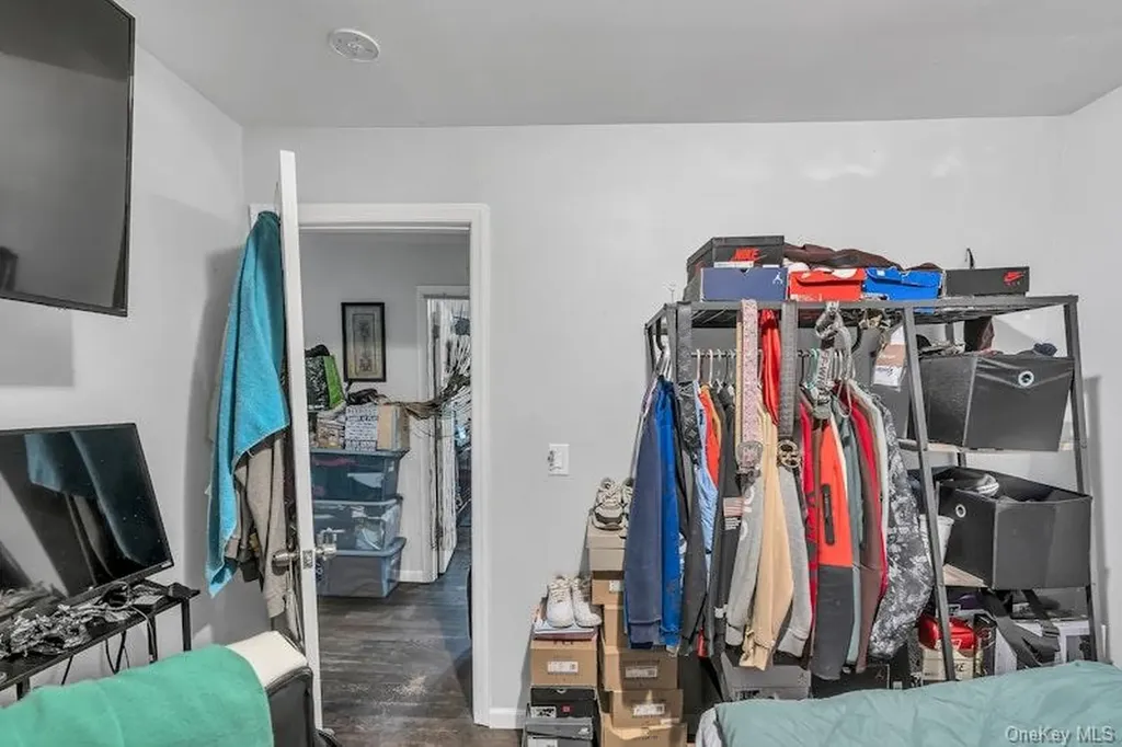 13 Carr Lane Medford NY 11763