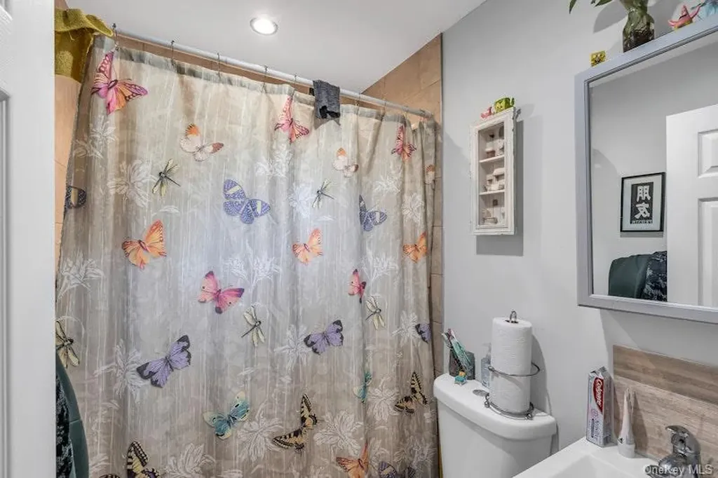 13 Carr Lane Medford NY 11763