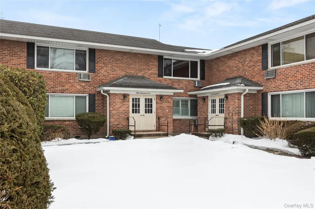 326 Edmunton Drive North Babylon NY 11703