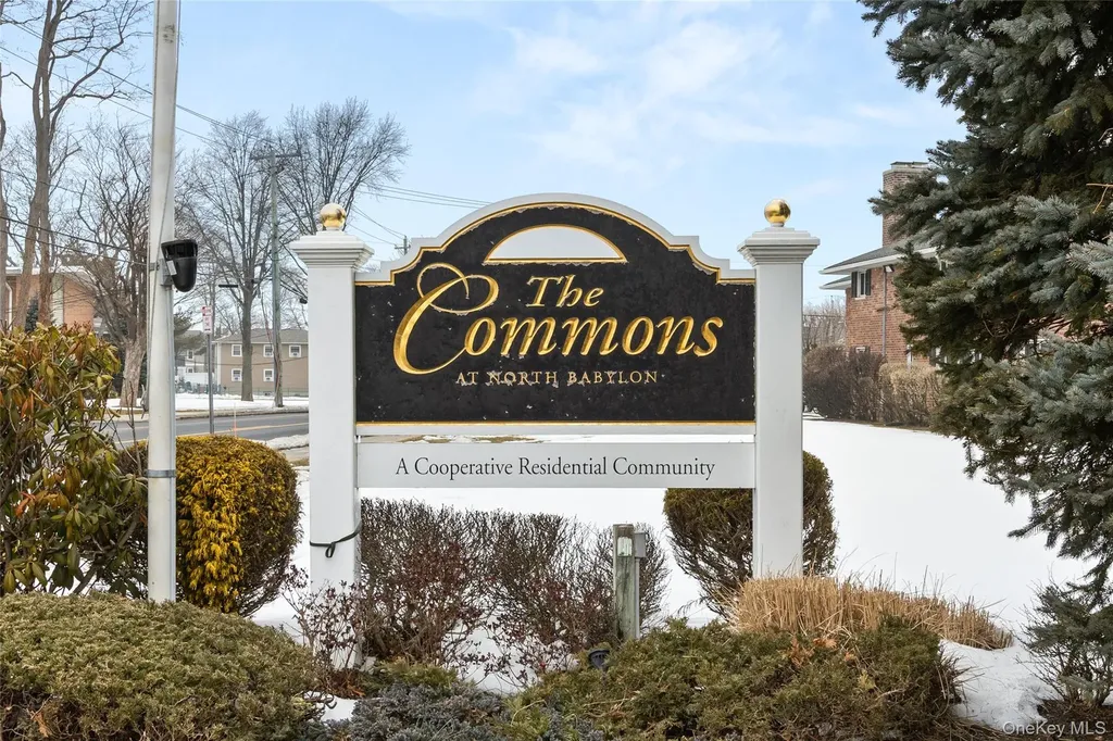 326 Edmunton Drive North Babylon NY 11703