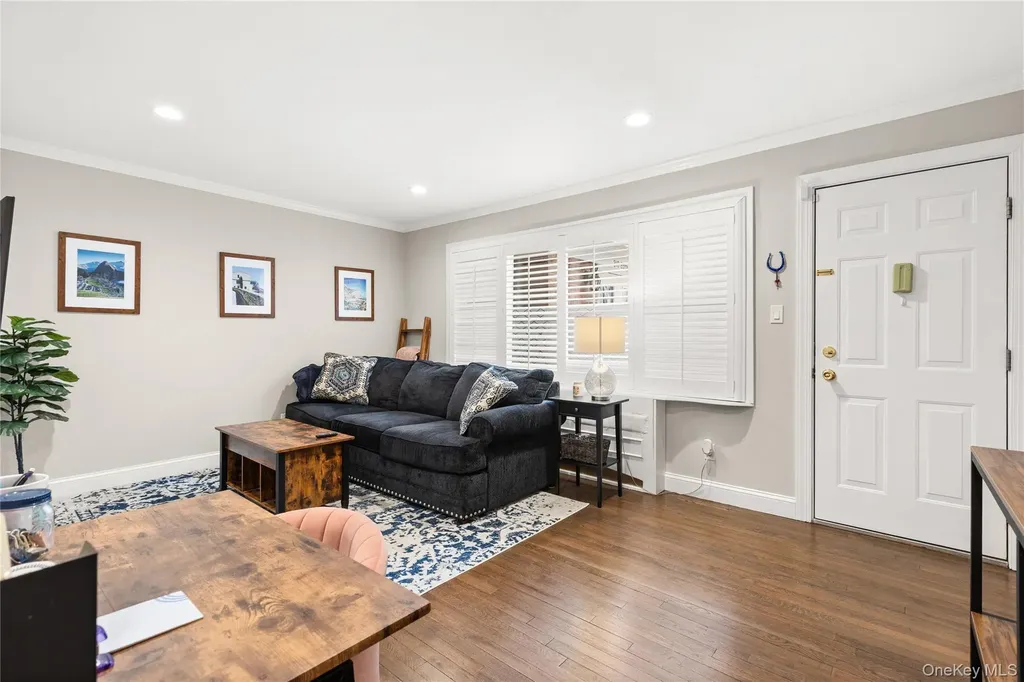 326 Edmunton Drive North Babylon NY 11703