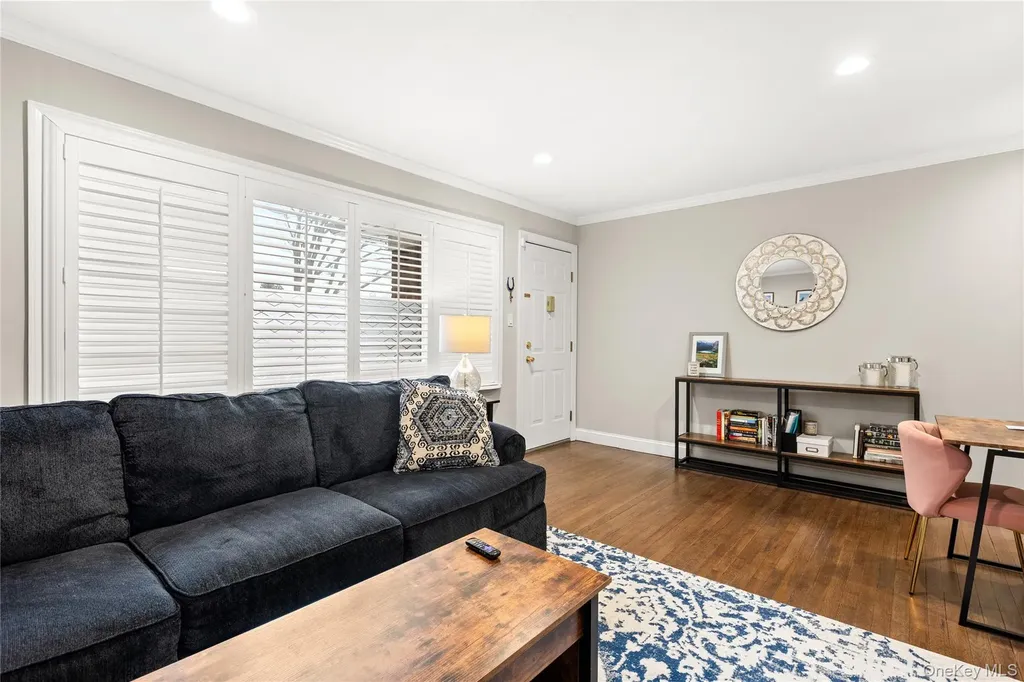 326 Edmunton Drive North Babylon NY 11703