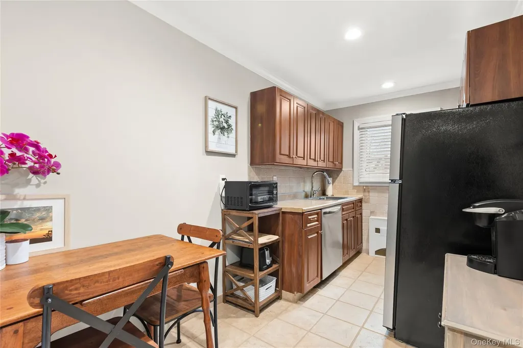 326 Edmunton Drive North Babylon NY 11703
