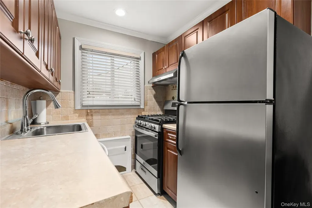 326 Edmunton Drive North Babylon NY 11703
