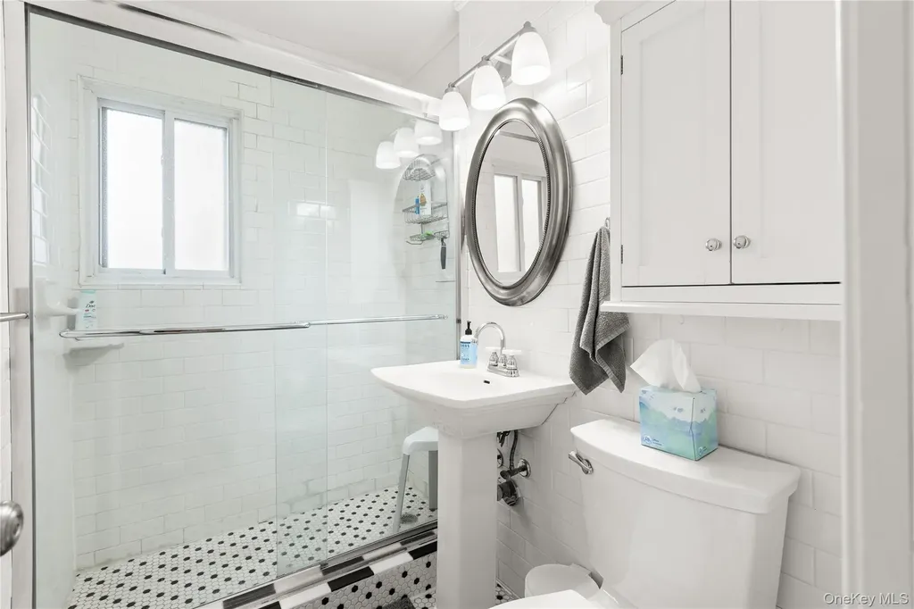 326 Edmunton Drive North Babylon NY 11703