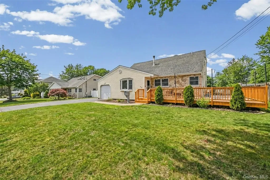 327 Barton Avenue East Patchogue NY 11772