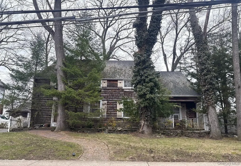 89 Linmouth Road Malverne NY 11565