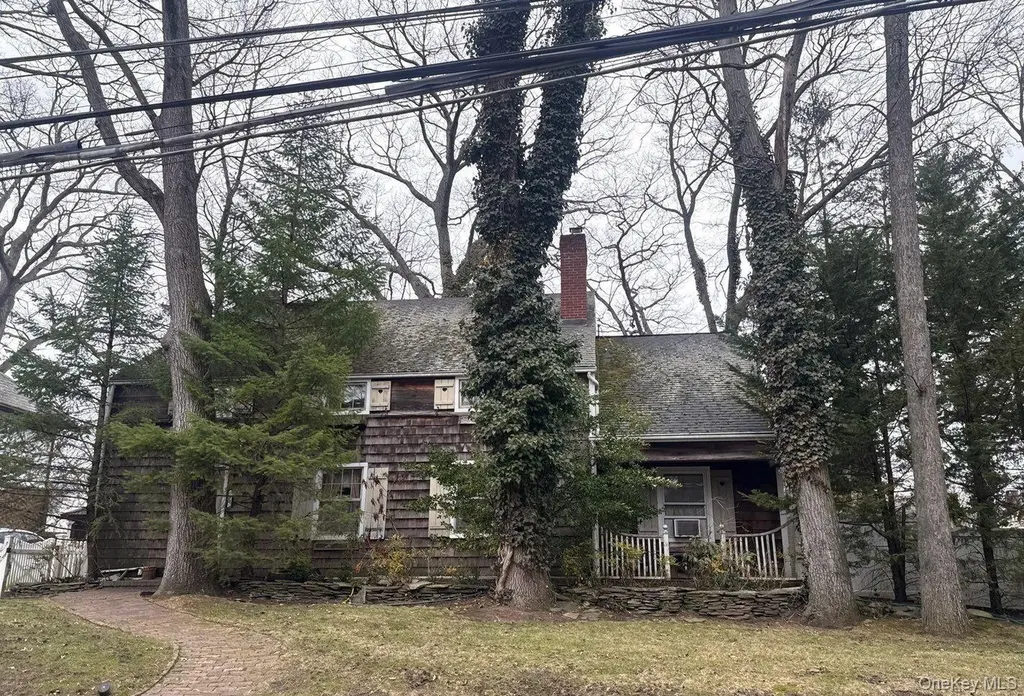 89 Linmouth Road Malverne NY 11565