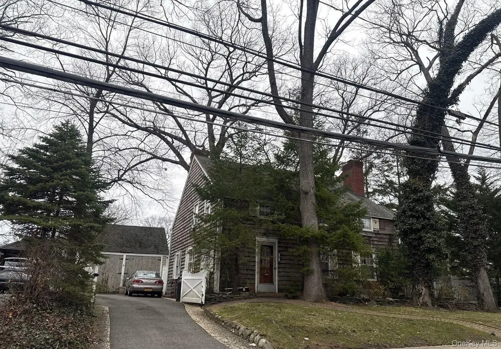 89 Linmouth Road Malverne NY 11565