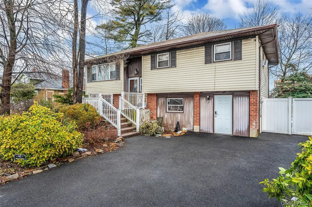 29 N Baldwin Place Massapequa NY 11758