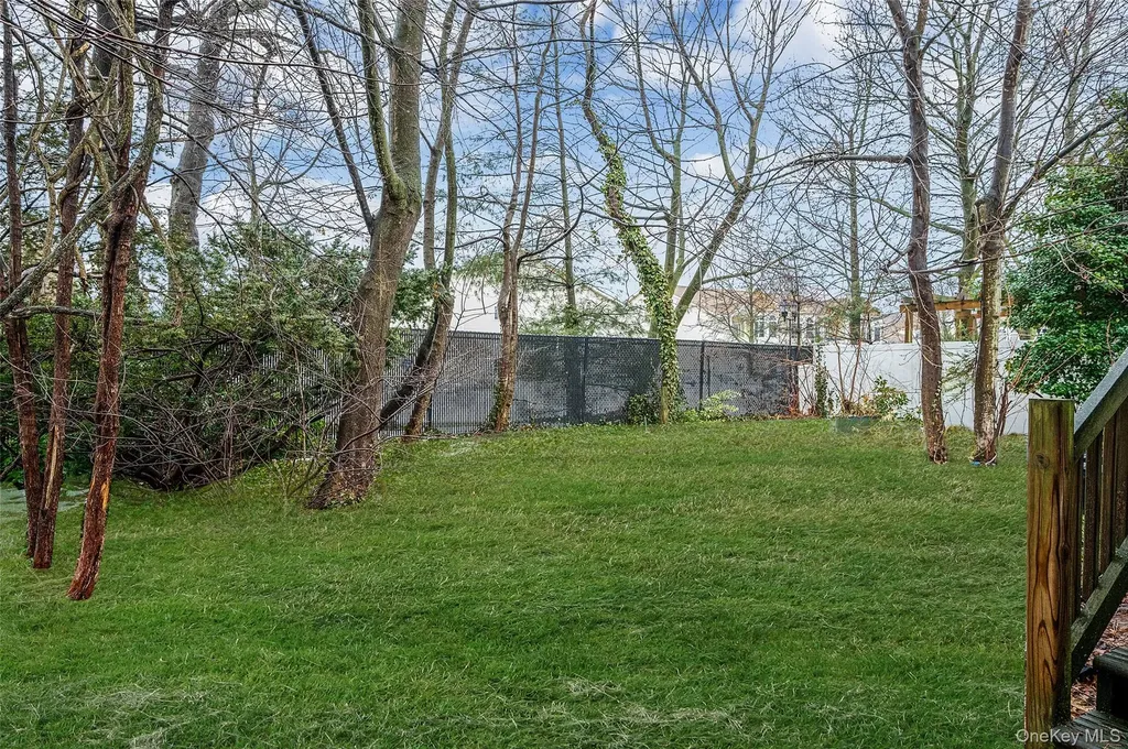 29 N Baldwin Place Massapequa NY 11758