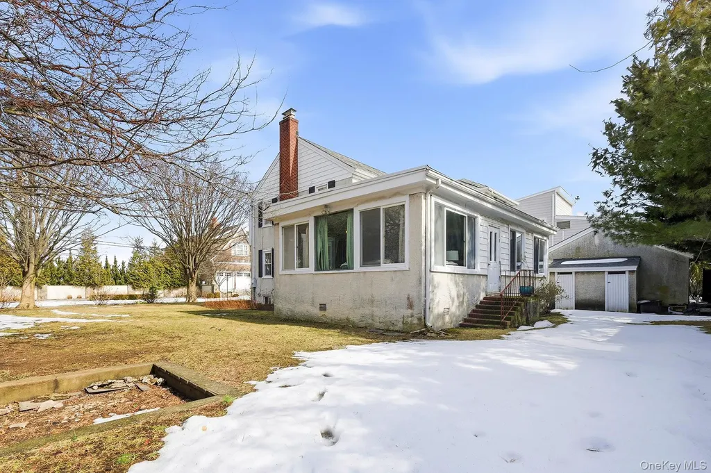 1671 Bay Boulevard Atlantic Beach NY 11509