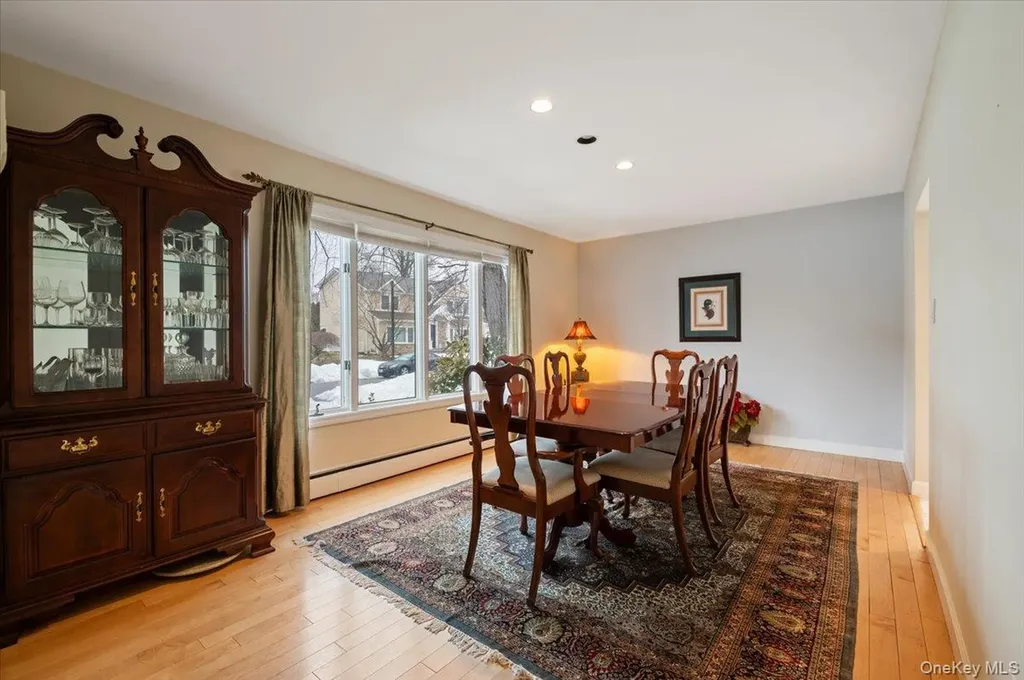 8 Sagamore Way S Jericho NY 11753