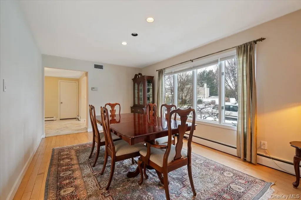 8 Sagamore Way S Jericho NY 11753
