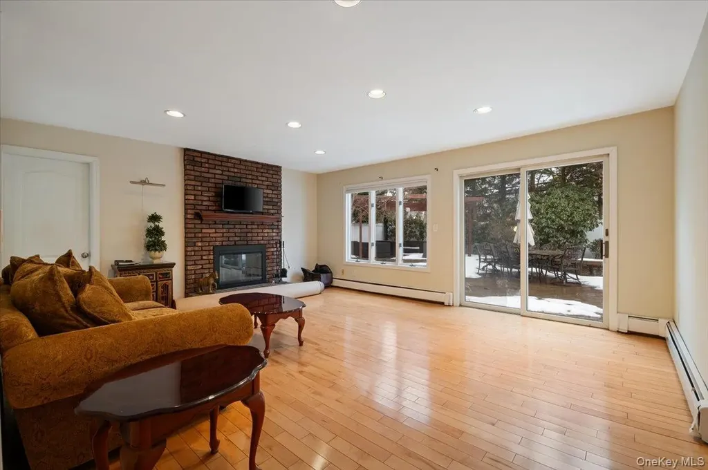 8 Sagamore Way S Jericho NY 11753