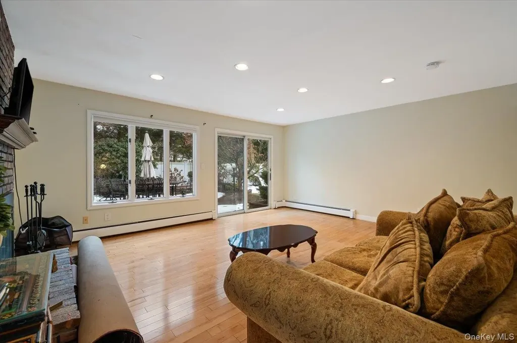 8 Sagamore Way S Jericho NY 11753