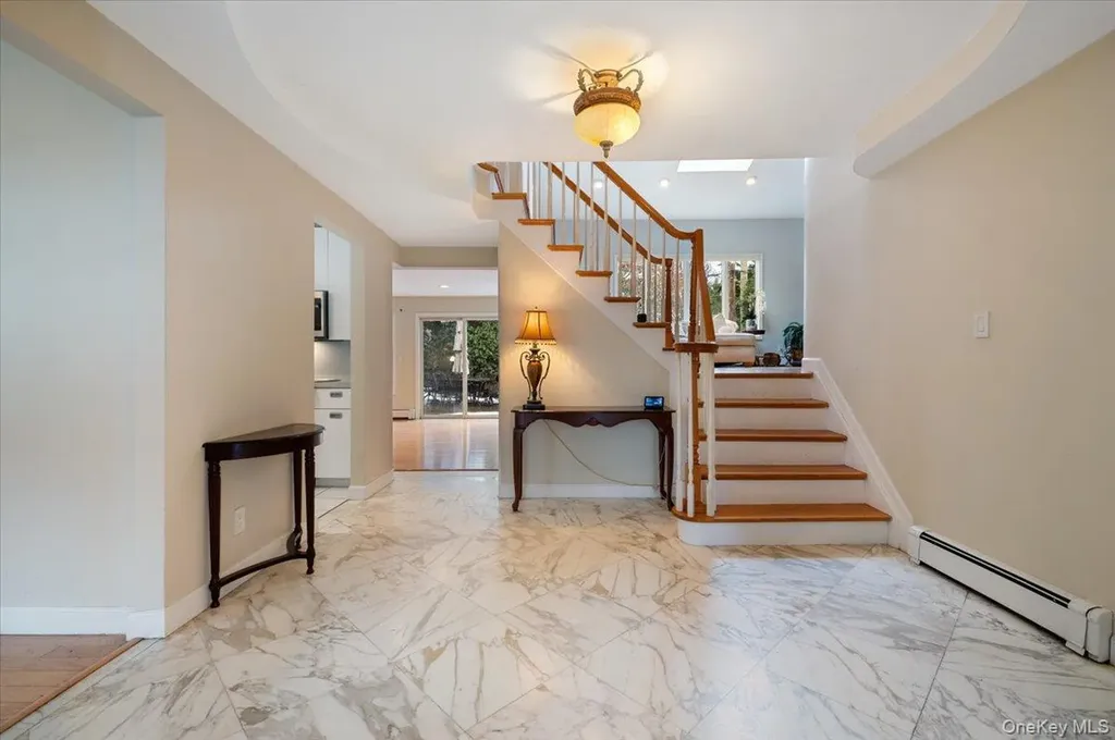 8 Sagamore Way S Jericho NY 11753
