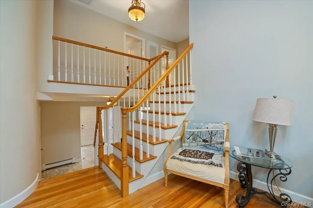 8 Sagamore Way S Jericho NY 11753
