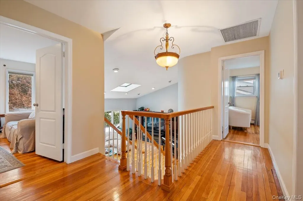 8 Sagamore Way S Jericho NY 11753