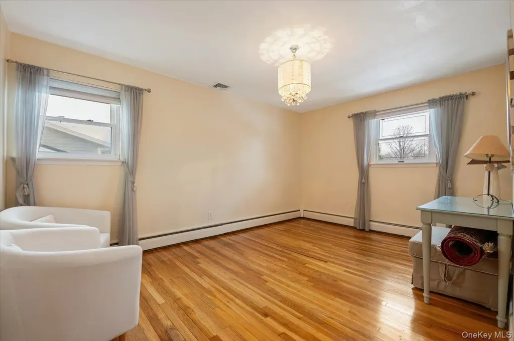 8 Sagamore Way S Jericho NY 11753