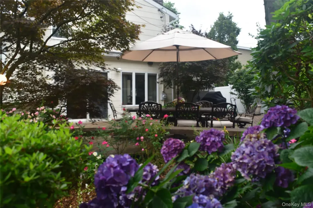 8 Sagamore Way S Jericho NY 11753