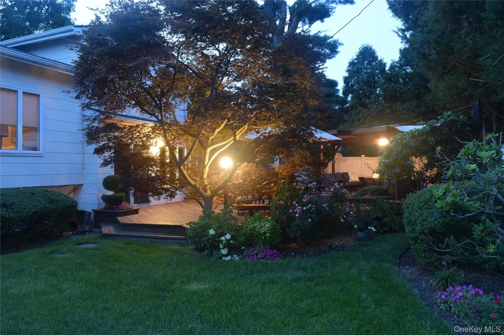8 Sagamore Way S Jericho NY 11753