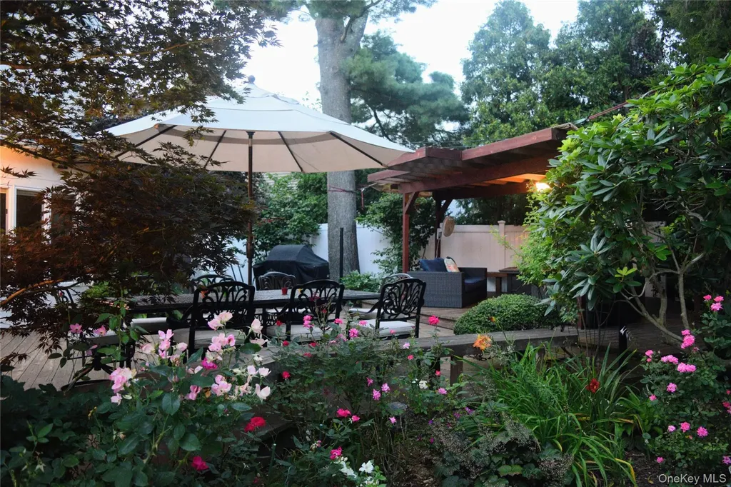 8 Sagamore Way S Jericho NY 11753